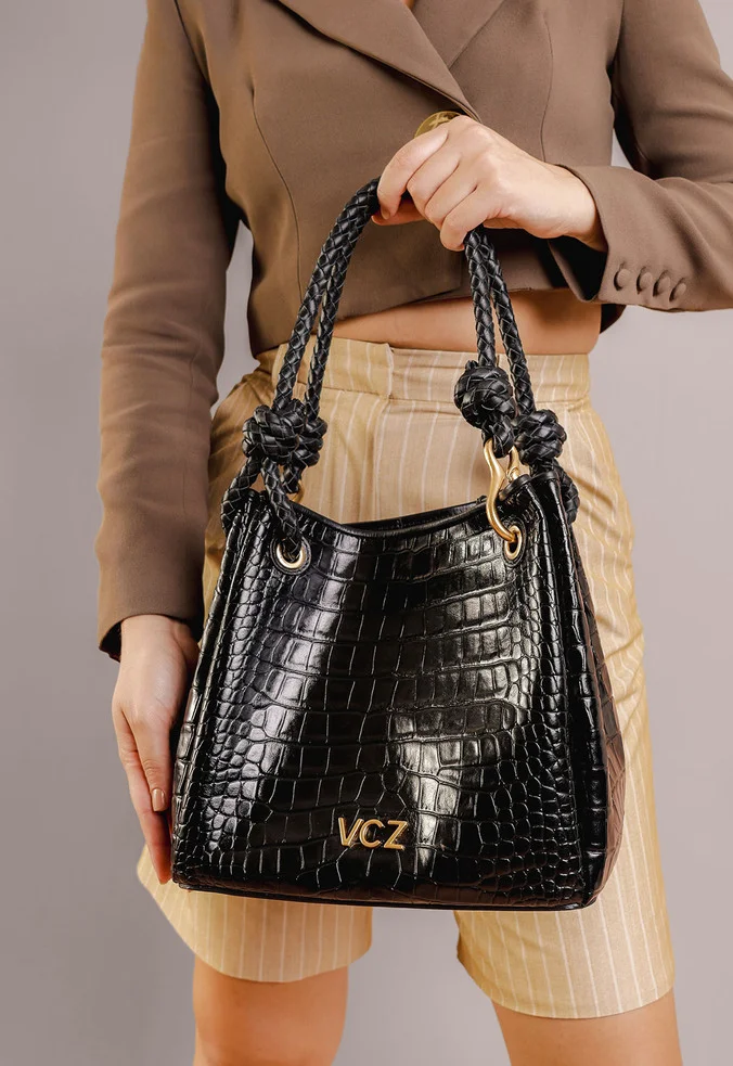 Bolsa-Hobo-Luiza-Media-Preto-2-1.webp
